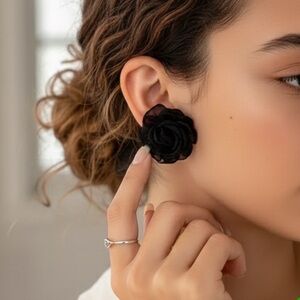 😍2/$20 NEW Black Rosebud Fabric Earrings